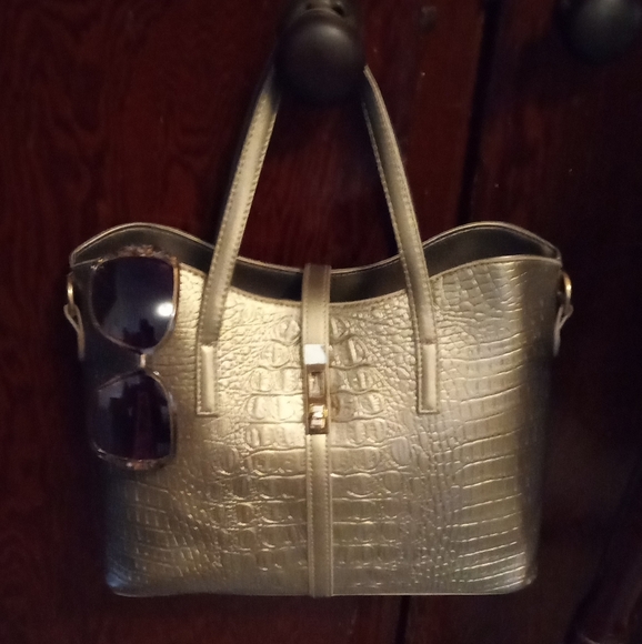 🌞Faux Crocodile Skin 4 piece Set. Champagne Color - Picture 8 of 15